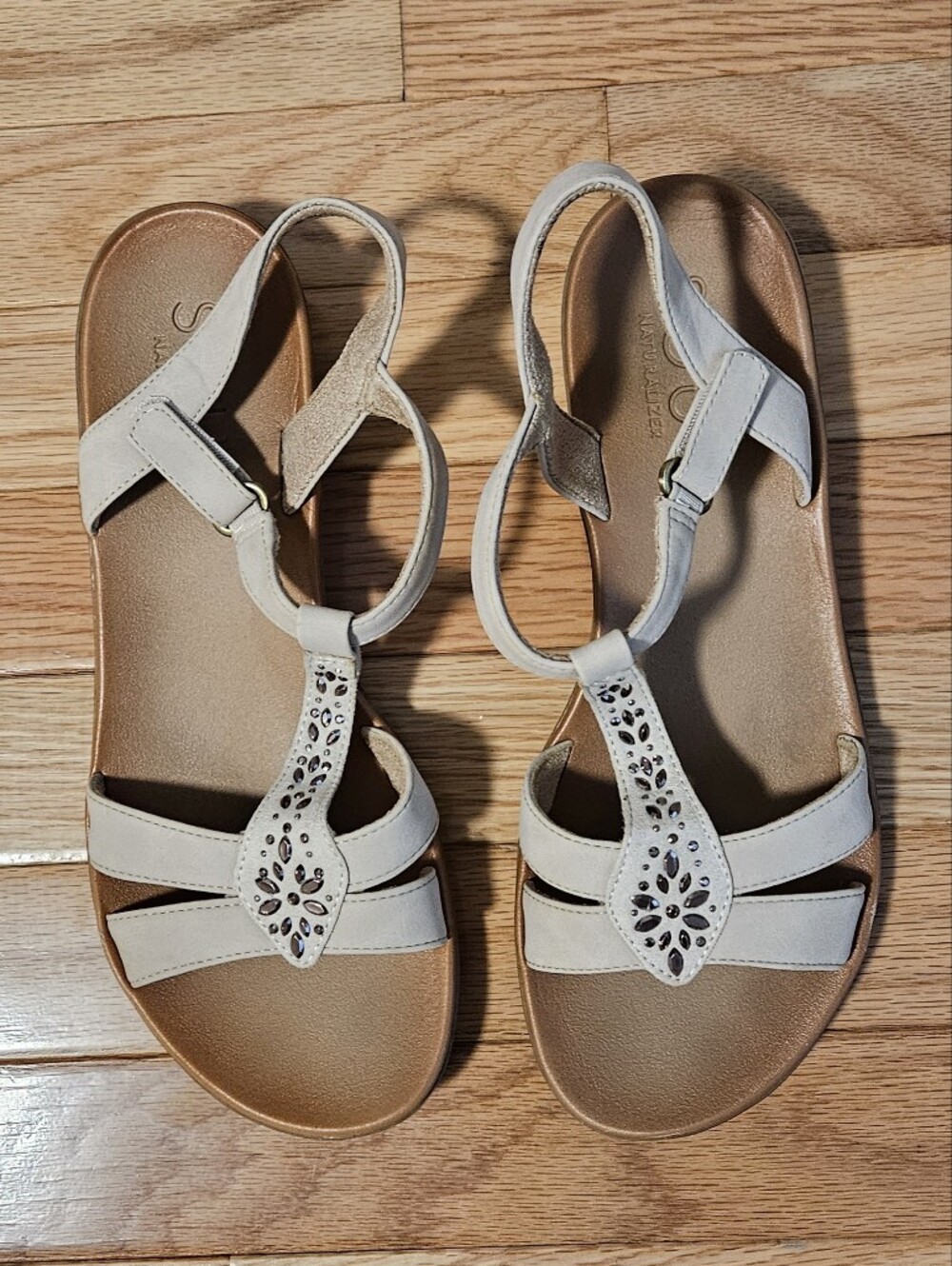 SOUL Naturalizer Women's Embellished T-Strap Sandals Size 10 Gem Comfort Sandles